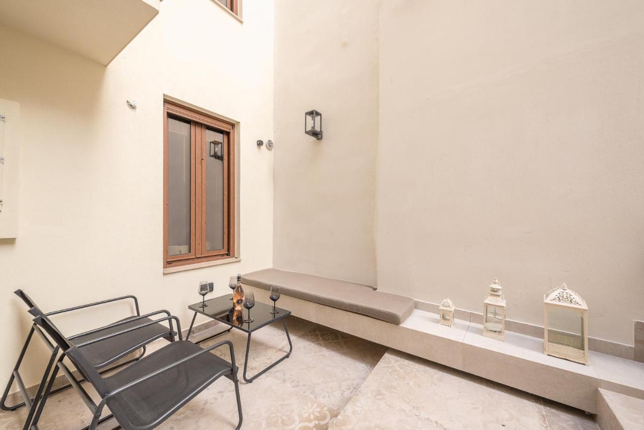 Apollonos 28 Luxury Suites Ateny Zewnętrze zdjęcie